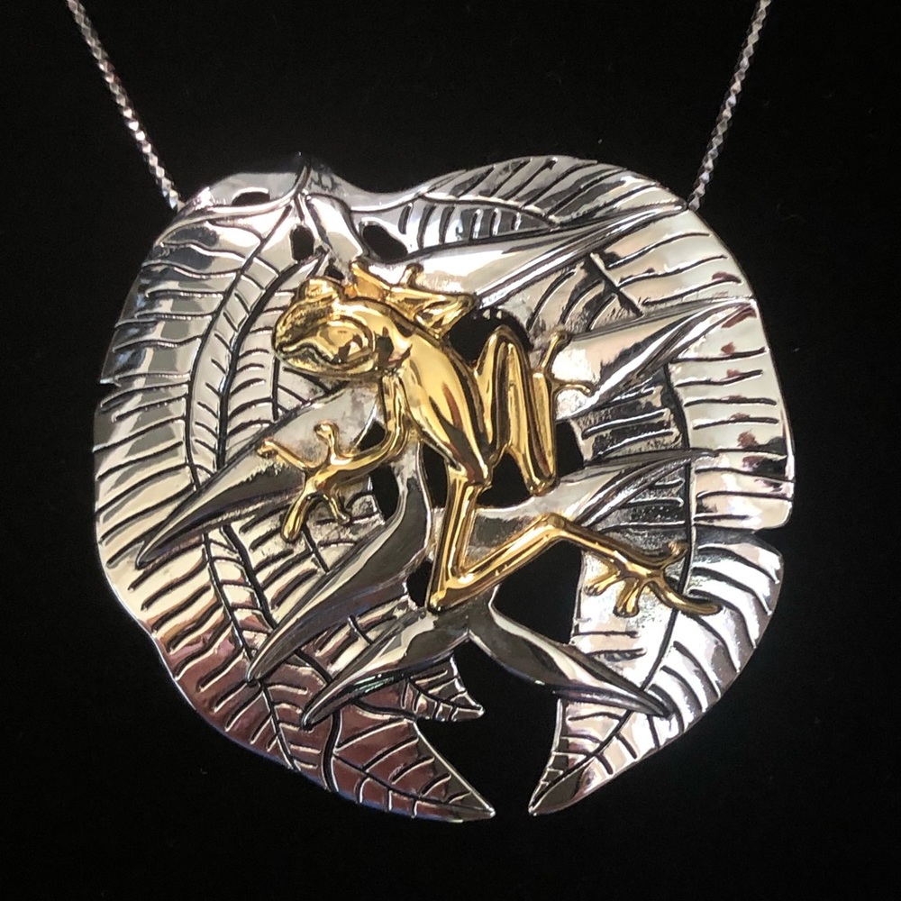 Rainforest Design®️Silver Collection, Frog pendant